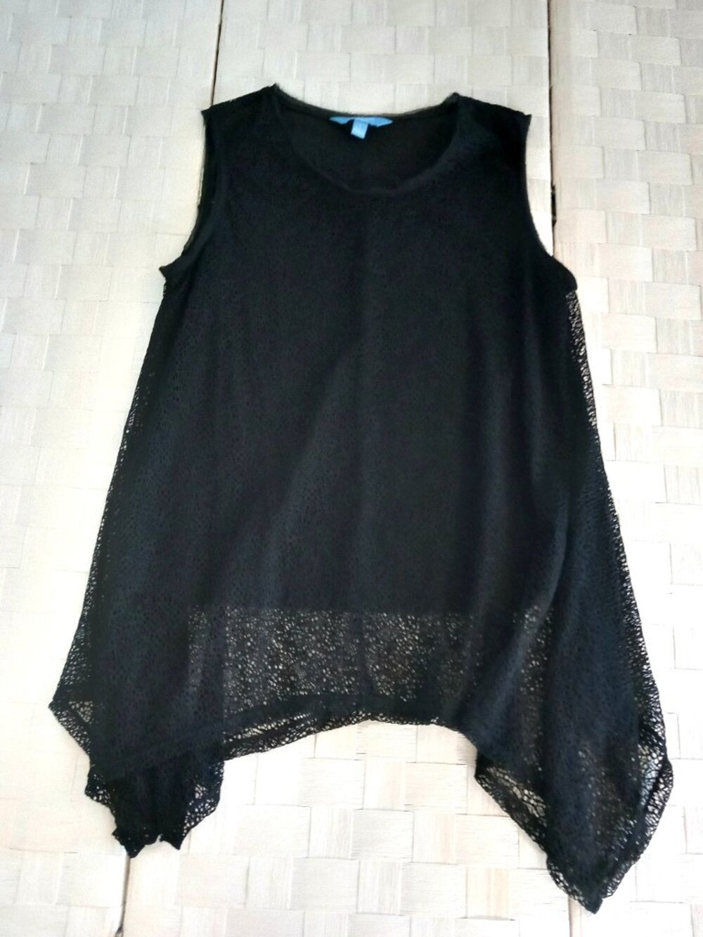 Simply Vera Black Lace Handkerchief Hem Sleeveless Shirt